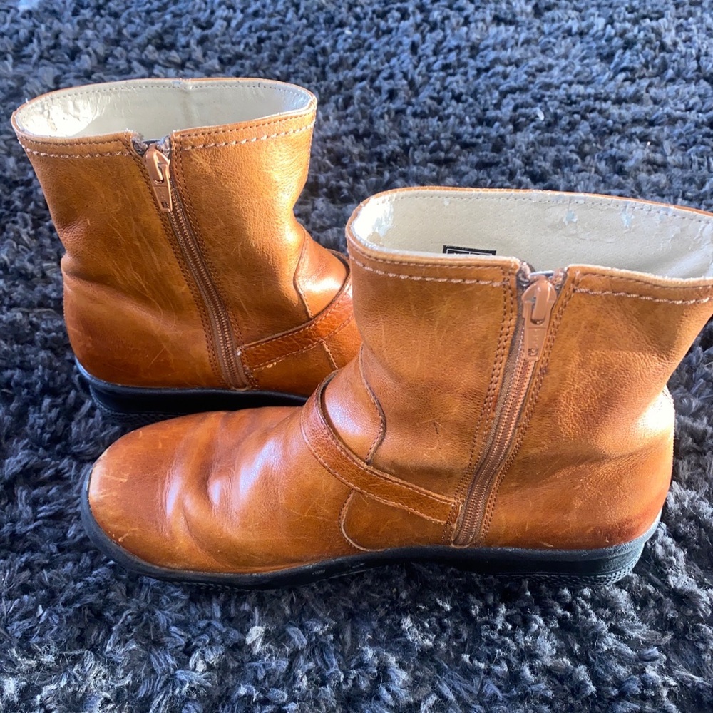 Keen zip up ankle boots